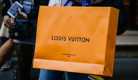 does louis vuitton have sales|does lv have an outlet.